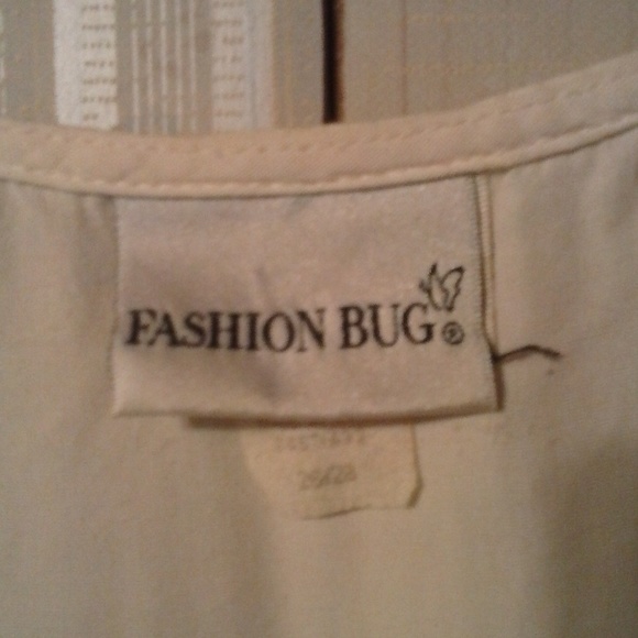 *FASHION BUG WHITE SLEEVELESS BUTTON DOWN V NECK - Picture 3 of 6
